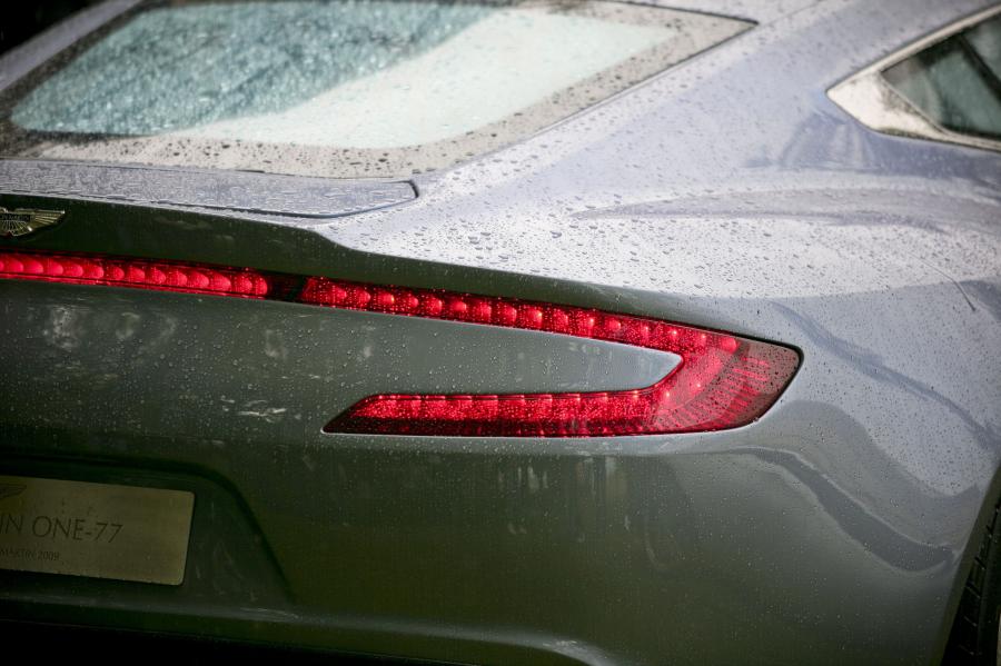 Детали экстерьера Aston Martin One-77 2010 года  (фото 23 из 89)